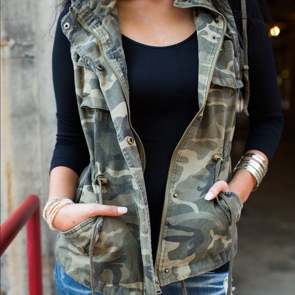 •LAST 1• Camille Camo Drawstring Waist Hooded Vest - Picture 2 of 8